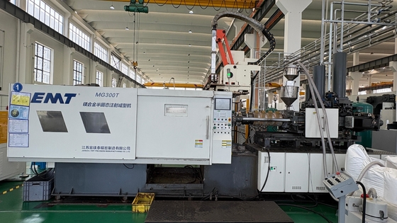 Bom preço. Máquinas de fundição a moagem de magnésio de 3000 kN com diâmetro de parafuso de 51/66 mm e volume de injecção teórico de 392/656 cm Sup3 on-line